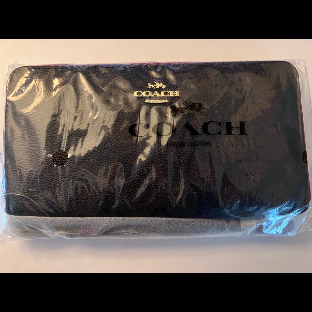 ✨Brand new Coach Wallet! ✨